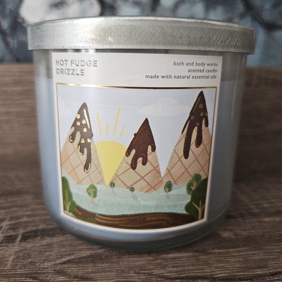 Bath & Body Works, HOT FUDGE DRIZZLE, 14.5oz - Picture 2 of 9